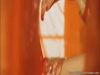 नग्न एशियन नर्तकी