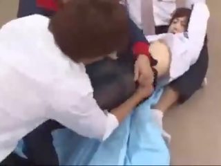 ভদ্রমহিলা মধ্যে পেন্টির ফাঁক ধর্ষণ দ্বারা 3 ছেলেদের পাছা ঘষা পাছা চাটা এবং ওস্তাদ মধ্যে ঐ লকার ঘর