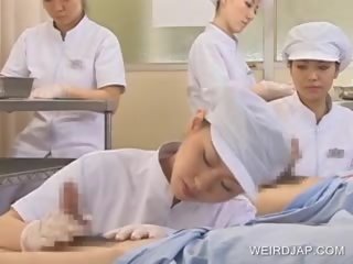 Японська медсестра пріхлебиваніе сперма з з sexually aroused член